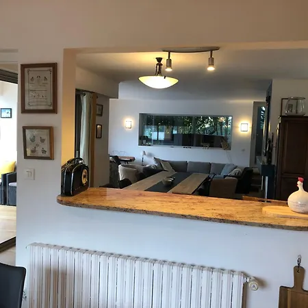 200m 5 Avec Piscine Et Garage *