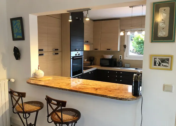 Prune 200m 5 Avec Piscine Et Garage エクスレバン