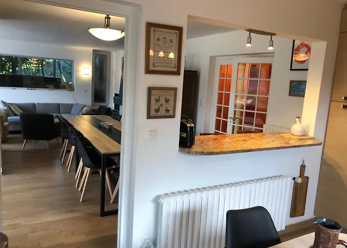 Prune 200m 5 Avec Piscine Et Garage * エクスレバン